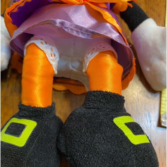 Disney’s Minnie mouse Halloween witch plush - Picture 4 of 9